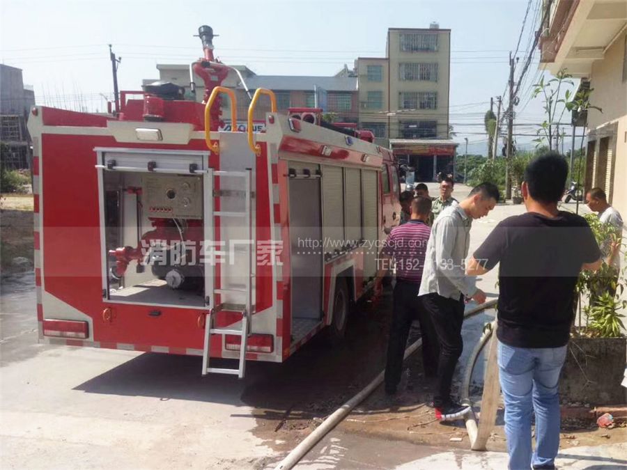 東風(fēng)4噸水罐消防車(chē) 東風(fēng)4噸水罐消防車(chē)