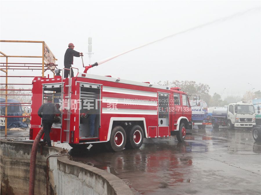 東風(fēng)后雙橋12噸泡沫消防車(chē)調試 東風(fēng)后雙橋12噸泡沫消防車(chē)調試