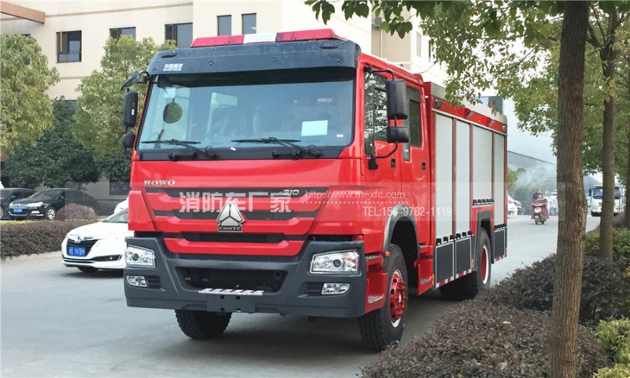 新款國五重汽豪沃8噸內藏罐消防車(chē) 新款國五重汽豪沃8噸內藏罐消防車(chē)